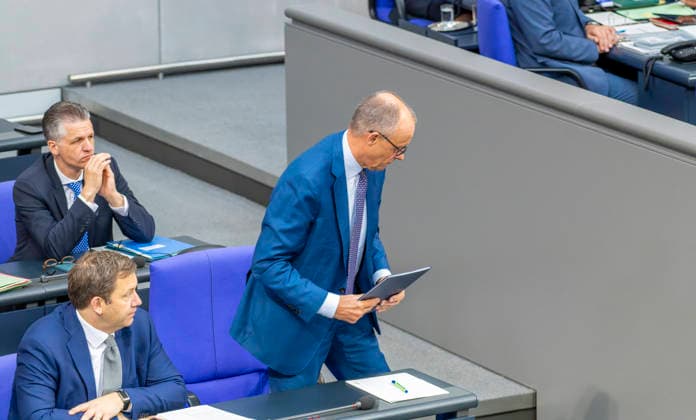 Friedrich Merz - Regierungserklärung EUR, Deutschland, Berlin, 09.07.2026: Regierungserklärung im Deutschen Bundestag zur aktuellen politischen Lage durch den Bundeskanzler Friedrich Merz (CDU). *** Friedrich Merz s Policy Address, EUR, Germany, Berlin, July 9, 2026 Policy address to the German Bundestag on the current political situation by Federal Chancellor Friedrich Merz (CDU)