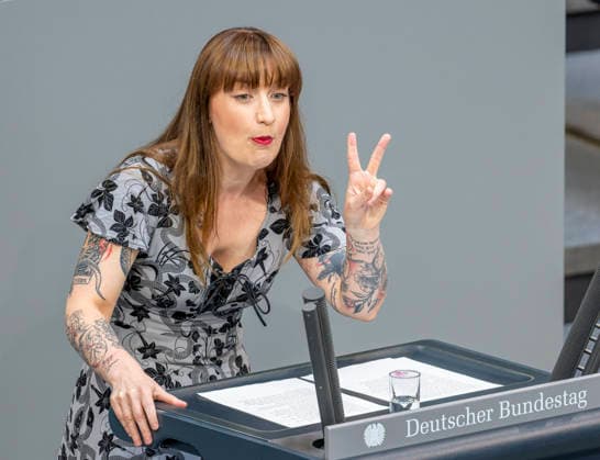 Heidi Reichinnek EUR, Deutschland, Berlin, 09.07.2026: Heidi Reichinnek Vorsitzende der Fraktion Die Linke im Bundestag nach der Regierungserklärung im Deutschen Bundestag zur aktuellen politischen Lage durch den Bundeskanzler Friedrich Merz (CDU). *** Heidi Reichinnek EUR, Germany, Berlin, July 9, 2026 Heidi Reichinnek, Chair of the Die Linke parliamentary group in the Bundestag, following the Chancellor’s statement on the current political situation delivered by Federal Chancellor Friedrich Merz (CDU) in the German Bundestag