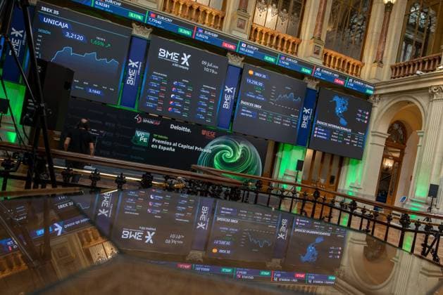 July 9, 2026, Madrid, Madrid, Spain: The screens of the Madrid Stock Exchange, IBEX 35, display economic indicators..The Madrid Stock Exchange is trading higher today, Thursday, July 9, 2026. After suffering its worst session in months on Wednesday due to tensions in the Middle East and threats of US tariffs, the market has regained confidence. Madrid Spain - ZUMAs197 20260709_aaa_s197_001 Copyright: xSOPAxImagesx