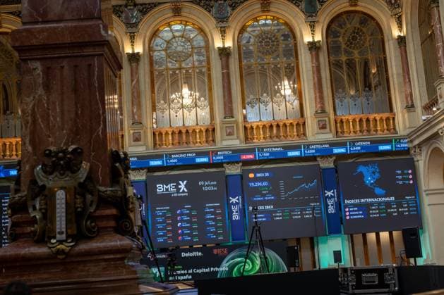 July 9, 2026, Madrid, Madrid, Spain: The screens of the Madrid Stock Exchange, IBEX 35, display economic indicators..The Madrid Stock Exchange is trading higher today, Thursday, July 9, 2026. After suffering its worst session in months on Wednesday due to tensions in the Middle East and threats of US tariffs, the market has regained confidence. Madrid Spain - ZUMAs197 20260709_aaa_s197_004 Copyright: xSOPAxImagesx