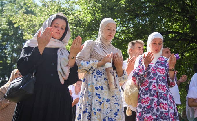 Remains of Srebrenica genocide victims sent off from Visoko VISOKO, BOSNIA AND HERZEGOVINA - JULY 09: The remains of Srebrenica genocide victims, placed in ten coffins, are sent off with tears and prayers from Visoko, near Sarajevo, on Thursday morning, on their final journey to the Potocari Memorial Center, where a collective funeral prayer and burial will be held on July 11, in Visoko, Bosnia and Herzegovina on July 09, 2026. Elman Omic Anadolu Visoko Bosnia and Herzegovina. Editorial use only. Please get in touch for any other usage.  Copyright: x2026xAnadoluxElmanxOmicx