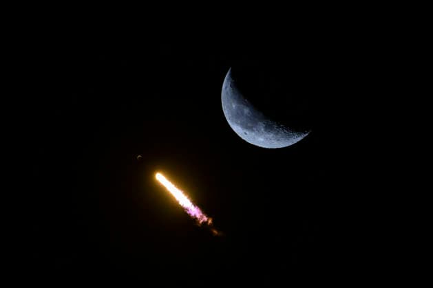 July 9, 2026, Cape Canaveral, Florida, USA: A SpaceX Falcon 9 rocket carrying 29 Starlink satellites, lifts off from Space Launch Complex-40 at Cape Canaveral Space Force Station, Florida, at 5:25 a.m. EDT on July 9, 2026. Cape Canaveral USA  - ZUMAb268 20260709_znp_b268_001 Copyright: xJenniferxBriggsx