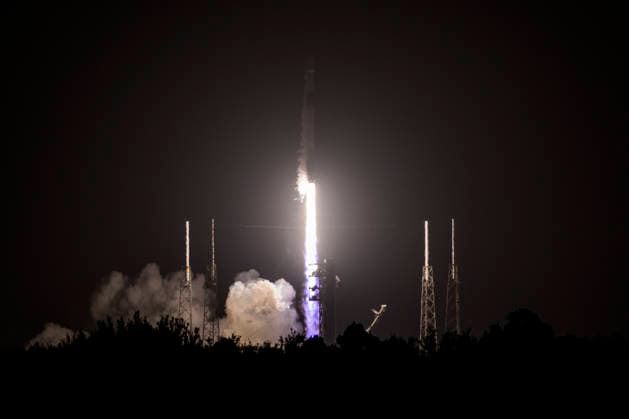 July 9, 2026, Cape Canaveral, Florida, USA: A SpaceX Falcon 9 rocket carrying 29 Starlink satellites, lifts off from Space Launch Complex-40 at Cape Canaveral Space Force Station, Florida, at 5:25 a.m. EDT on July 9, 2026. Cape Canaveral USA  - ZUMAb268 20260709_znp_b268_003 Copyright: xJenniferxBriggsx