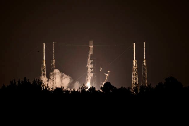 July 9, 2026, Cape Canaveral, Florida, USA: A SpaceX Falcon 9 rocket carrying 29 Starlink satellites, lifts off from Space Launch Complex-40 at Cape Canaveral Space Force Station, Florida, at 5:25 a.m. EDT on July 9, 2026. Cape Canaveral USA  - ZUMAb268 20260709_znp_b268_004 Copyright: xJenniferxBriggsx