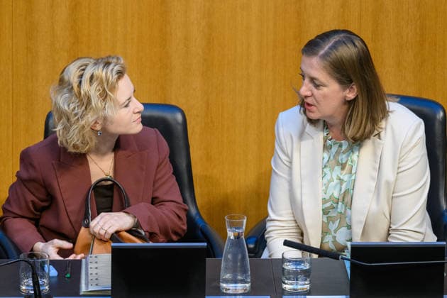 - Wien 09.07.2026 - 91. Sitzung des Nationalrats. PHOTO: Ministerin für Frauen, Wissenschaft und Forschung Eva-Maria Holzleitner (SPÖ) und Finanzstaatssekretärin Barbara Eibinger-Miedl (ÖVP) 91th sitting of the National Council. Nationalrat, Nationalratssitzung, Parlamentssitzung, Parlament, Plenum 91. Sitzung des Nationalrats *** Vienna, July 9, 2026, 91st Session of the National Council PHOTO: Minister for Women, Science, and Research Eva Maria Holzleitner (SPÖ) and State Secretary for Finance Barbara Eibinger Miedl (ÖVP) 91st Session of the National Council, Nationalrat, National Council session, parliamentary session, parliament, plenary session 91st Session of the National Council 