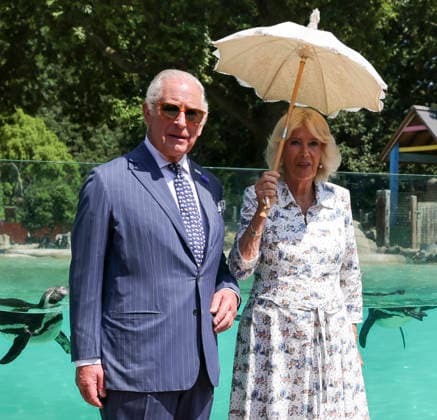 July 9, 2026, London, London, UK: London, UK. King Charles III and Queen Camilla pose after observing laser training exercises with Humboldt penguins at Penguin Beach during their visit to London Zoo to mark the 200th anniversary of the Zoological Society of London. London UK  - ZUMAl94_ 20260709_zaf_l94_022 Copyright: xDinendraxHariax