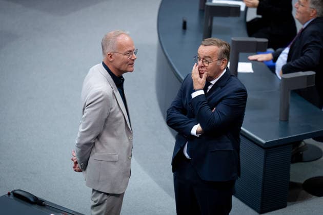 Bundestag, Boris Pistorius, Bundesminister der Verteidigung, Matthias Miersch Reichstagsgebäude, Bundestag, Sitzungswoche, Boris Pistorius, Bundesminister der Verteidigung, Matthias Miersch Berlin Berlin GER *** Bundestag, Boris Pistorius, Federal Minister of Defense, Matthias Miersch Reichstag Building, Bundestag, session week, Boris Pistorius, Federal Minister of Defense, Matthias Miersch Berlin Berlin GER