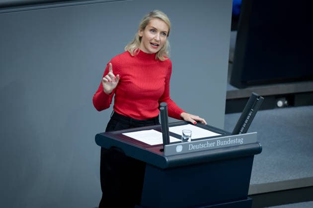 Bundestag, Ines Schwerdtner, Die Linke Reichstagsgebäude, Bundestag, Sitzungswoche, Ines Schwerdtner, Die Linke Berlin Berlin GER *** Bundestag, Ines Schwerdtner, The Left, Reichstag Building, Bundestag, session week, Ines Schwerdtner, The Left, Berlin, Berlin, GER