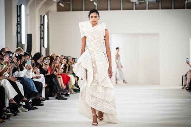PFW HC Rami Al Ali Catwalk NB A model walks the runway during the Rami Al Ali Haute Couture Fall Winter 2026 2027 show as part of Paris Fashion Week on July 09, 2026 in Paris, France. Photo by Nasser Berzane ABACAPRESS.COM Paris France  Copyright: xBerzanexNasser ABACAx