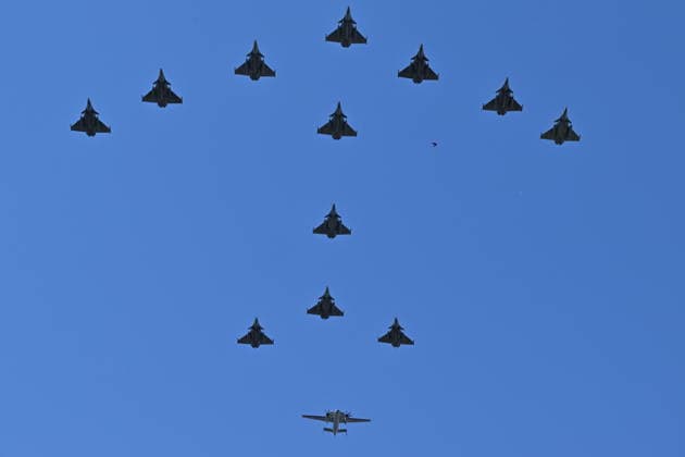 Bastille Day parade rehearsal in Paris PARIS, FRANCE - JULY 09: Rafale fighter jets fly during a rehearsal for the upcoming Bastille Day parade on the Champs-Elysees avenue in Paris, France, on July 09, 2026. Mustafa Yalcin Anadolu Paris France. Editorial use only. Please get in touch for any other usage.  Copyright: x2026xAnadoluxMustafaxYalcinx