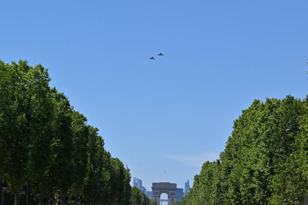 Bastille Day parade rehearsal in Paris PARIS, FRANCE - JULY 09: French military aircraft fly over the Arc de Triomphe during a rehearsal for the upcoming Bastille Day parade on the Champs-Elysees Avenue in Paris, France, on July 9, 2026. Mustafa Yalcin Anadolu Paris France. Editorial use only. Please get in touch for any other usage.  Copyright: x2026xAnadoluxMustafaxYalcinx