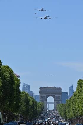 Bastille Day parade rehearsal in Paris PARIS, FRANCE - JULY 09: French military aircraft fly over the Arc de Triomphe during a rehearsal for the upcoming Bastille Day parade on the Champs-Elysees Avenue in Paris, France, on July 9, 2026. Mustafa Yalcin Anadolu Paris France. Editorial use only. Please get in touch for any other usage.  Copyright: x2026xAnadoluxMustafaxYalcinx