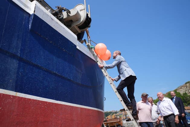 Prince of Wales visit to Hastings The Prince of Wales boards a fishing boat in the Old Town, during his visit to Hastings, East Sussex, to highlight the town s fishing community and the vital work of local youth-led and community-driven organisations. Picture date: Thursday July 9, 2026., Credit:Gareth Fuller PA ROTA - B68 Avalon UK, Hastings  Copyright: xGarethxFullerx xPAxROTAx-xB68x xAvalonx 1115505547