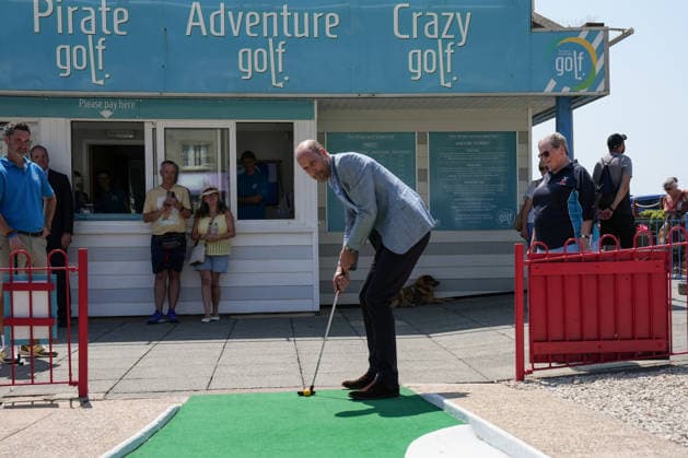 Prince of Wales visit to Hastings Britain s Prince William, Prince of Wales plays a round of crazy golf during a visit to the Hastings Adventure Miniature Golf in Hastings, south-east England on July 9, 2026., Credit:CARLOS JASSO PA ROTA - B68 Avalon United Kingdom, East Sussex, Hastings  Copyright: xCARLOSxJASSOx xPAxROTAx-xB68x xAvalonx 1115505735