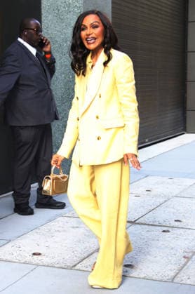 New York July 09, 2026. Mindy Kaling Deal & Steals on Good Morning America in New York. July 09, 2026. Copyright: xRW Mediapunchx