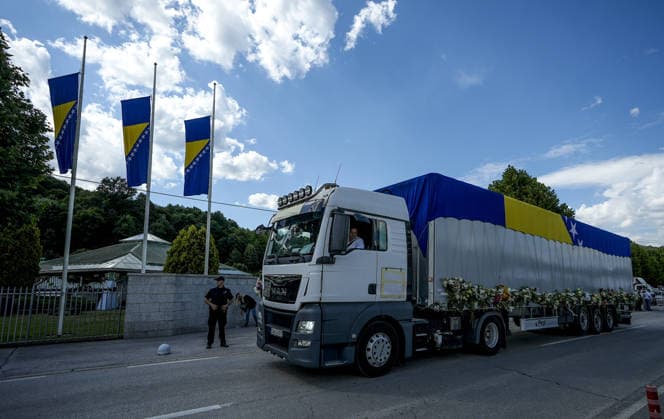 Column with the coffins of ten victims of the Srebrenica genocide has arrived in Potocari POTOCARI, BOSNIA AND HERZEGOVINA - JULY 09: A convoy carrying ten coffins with the remains of victims of the 1995 Srebrenica genocide arrives at the Memorial Center as family members and friends gather at the former Battery Factory to pay their respects to those who will be laid to rest during a collective funeral on July 11 in Potocari, Bosnia and Herzegovina, on July 09, 2026. Samir Jordamovic Anadolu Potocari Bosnia and Herzegovina. Editorial use only. Please get in touch for any other usage.  Copyright: x2026xAnadoluxSamirxJordamovicx