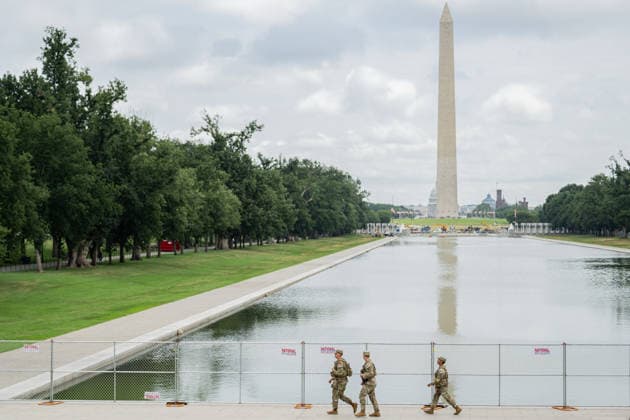 July 9, 2026, Washington, District Of Columbia, United States: Fences installed for the Fourth of July fireworks remain in place around the Lincoln Memorial Reflecting Pool in Washington, D.C., as the pool is drained once again for additional repairs. Washington United States - ZUMAk206 20260709_znp_k206_001 Copyright: xMattxKaminskyx