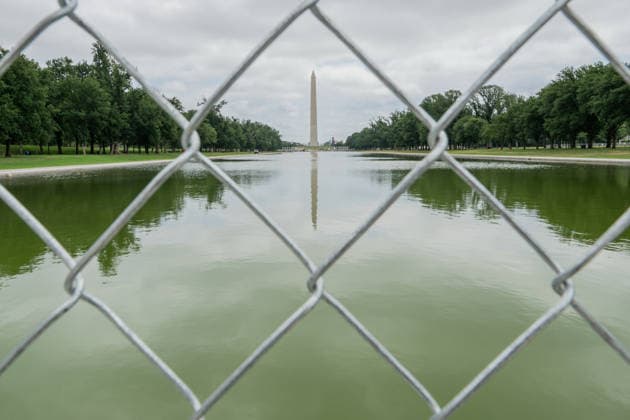 July 9, 2026, Washington, District Of Columbia, United States: Fences installed for the Fourth of July fireworks remain in place around the Lincoln Memorial Reflecting Pool in Washington, D.C., as the pool is drained once again for additional repairs. Washington United States - ZUMAk206 20260709_znp_k206_002 Copyright: xMattxKaminskyx