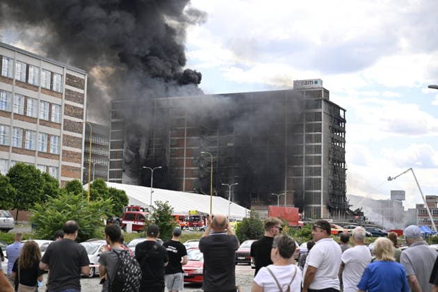 Part of a burning building on the former Bata factory grounds in Zlin, Czech Republic, collapsed this afternoon, on July 9, 2026. No one was injured at the scene, and no one was inside the building, firefighters reported on X. They have not yet brought the fire under control. Furthermore, there is a risk that the building will continue to collapse, Pavel Reznicek, a spokesperson for the regional fire department, told CTK. The fire broke out this morning on the ninth floor of high-rise building No. 34, where the Zlin-based footwear company Vasky rents warehouse space. Firefighters declared a special alert level-the highest of four, which applies only in extraordinary situations-this morning. The area surrounding the burning building has been  CTKPhotoP2026070907658