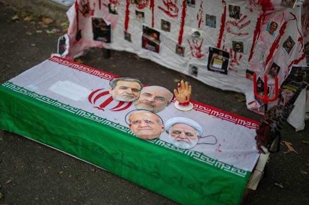 Iranian Demonstrators Rally Outside Embassy in Madrid MADRID, SPAIN July 9, 2026: Iranian residents and supporters gather outside the Embassy of Iran in Madrid to protest against the Iranian government and call for an end to U.S. negotiations with the Islamic Republic. Demonstrators carried banners and chanted slogans demanding increased international pressure on Tehran during the protest held in the Spanish capital. Madrid MADRID Spain Copyright: x xC.xCarvajalx xJNAxPressx