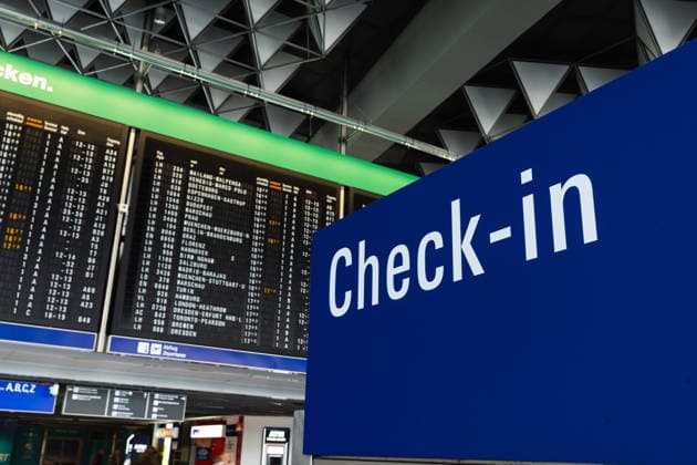 Schild Check-In im Terminal 1 Frankfurt am Main, Flughafen, Schild Check-In Frankfurt Flughafen Frankfurt Hessen Deutschland *** Check-In sign in Terminal 1, Frankfurt am Main Airport, Check-In sign, Frankfurt Airport, Frankfurt, Hesse, Germany Copyright: xJamesxZabelx