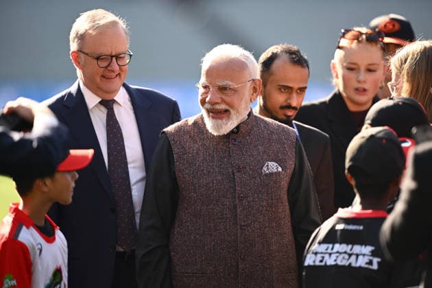 NARENDRA MODI AUSTRALIA VISIT, Australian Prime Minister Anthony Albanese and Indian Prime Minister Narendra Modi speak with cricketers during a visit to the Melbourne Cricket Ground in Melbourne, Friday, July 10, 2026. ( NO ARCHIVING MELBOURNE VICTORIA AUSTRALIA  Copyright: xJOELxCARRETTx 20260710136564902258