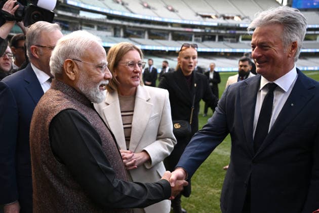 NARENDRA MODI AUSTRALIA VISIT, Indian Prime Minister Narendra Modi greets former Australian cricketer Steve Waugh during a visit to the Melbourne Cricket Ground in Melbourne, Friday, July 10, 2026. ( NO ARCHIVING MELBOURNE VICTORIA AUSTRALIA  Copyright: xJOELxCARRETTx 20260710137936568493