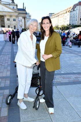 Classic Open Air - Berlin Ulrike Frank mit Schwiegermutter Rita Feldmeier beim Classic Open Air auf dem Gendarmenmarkt in Berlin am 09.07.2026 *** Classic Open Air Berlin: Ulrike Frank with her mother-in-law, Rita Feldmeier, at the Classic Open Air on Gendarmenmarkt in Berlin on July 9, 2026 Copyright: xEventpressxBerndtx