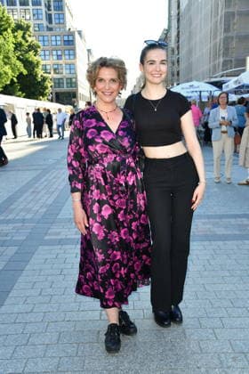 Classic Open Air - Berlin Heike Kloss mit Tochter Olivia Kloss beim Classic Open Air auf dem Gendarmenmarkt in Berlin am 09.07.2026 *** Classic Open Air Berlin: Heike Kloss with her daughter Olivia Kloss at the Classic Open Air on the Gendarmenmarkt in Berlin on July 9, 2026 Copyright: xEventpressxBerndtx