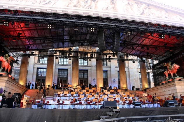 Eröffnung vom Classic Open Air 2026 mit dem Konzerthausorchester unter der Leitung von Joana Mallwitz und mit Star-Pianist Hayato Sumino auf dem Gendarmenmarkt. Berlin, 09.07.2026 *** Opening of the Classic Open Air 2026 featuring the Konzerthaus Orchestra, conducted by Joana Mallwitz, and star pianist Hayato Sumino at the Gendarmenmarkt in Berlin, July 9, 2026 Foto:xN.xKubelkax xFuturexImagex classic_6701