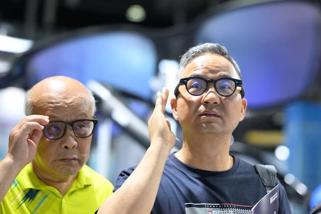 2026 AI Terminal Industry Expo NANJING, CHINA - JULY 10, 2026 - Visitors experience smart glasses at the Qwen AI Glasses booth at the 2026 Artificial Intelligence Terminal Industry Expo in Nanjing, Jiangsu Province, China on July 10, 2026. Nanjing Jiangsu China  Copyright: xCFOTOx i1783688703869