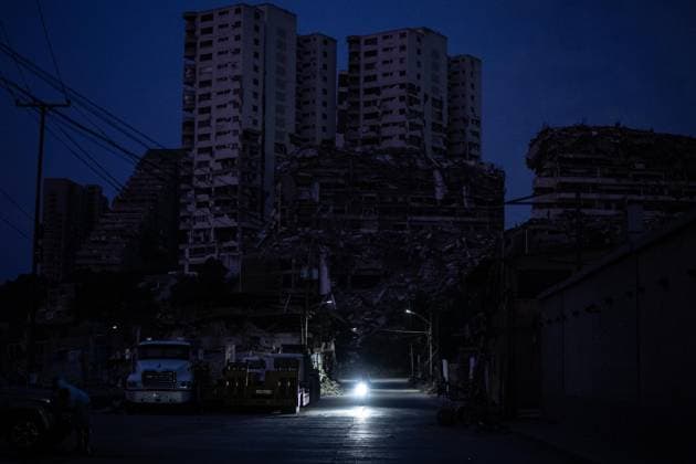 Earthquake survivors continue living in temporary shelters in La Guaira LA GUAIRA, VENEZUELA - JULY 10: A general view of heavily damaged residential buildings is seen in the coastal neighborhood of Caravellada, one of the areas hardest hit by the earthquakes, in La Guaira, Venezuela, on July 10, 2026. The popular seaside neighborhood was left devastated after the powerful 7.2 and 7.5 magnitude earthquakes that struck Venezuela in succession on June 24 caused widespread destruction in the coastal city. Cem Tekkesinoglu Anadolu La Guaira Venezuela. Editorial use only. Please get in touch for any other usage.  Copyright: x2026xAnadoluxCemxTekkesinoglux