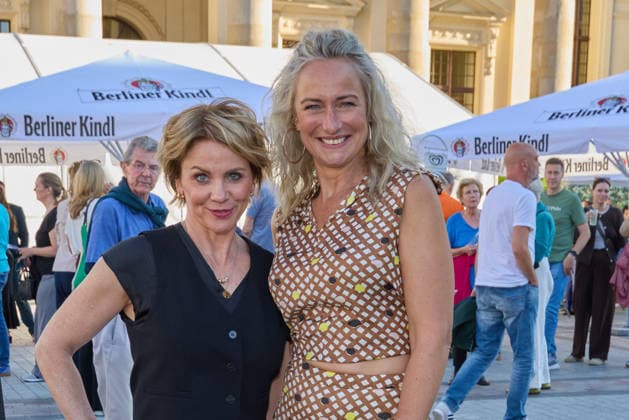 Gisa Zach und Eva Mona Rodekirchen - Eroeffnung des Classic Open Air auf dem Gendarmenmarkt in Berlin am 09.07.2026. Classic Open Air 2026 *** Gisa Zach and Eva Mona Rodekirchen Opening of the Classic Open Air at the Gendarmenmarkt in Berlin on July 9, 2026 Classic Open Air 2026
