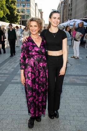 ABB CLASSIC- Heike Kloss und Tochter Olivia Kloss zu Gast bei der Eroeffnung des Classic Open Air 2026 am Gendarmenmarkt in Berlin am 09.07.2026 Berlin Deutschland *** ABB CLASSIC: Heike Kloss and her daughter Olivia Kloss attend the opening of the Classic Open Air 2026 at the Gendarmenmarkt in Berlin on July 9, 2026, Berlin, Germany