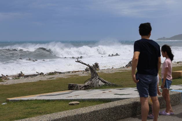 Typhoon Bavi sets to hit Taiwan after land, sea warnings issued HUALIEN CITY, TAIWAN – JULY 10: Wave-watchers observe violent waves battering the coast of Hualien City, as powerful Typhoon Bavi sets to hit the island, Hualien City, Taiwan, on July 10, 2026. People residing in flood-prone and low-lying areas across the island have been ordered to evacuate or take shelter as Typhoon Bavi is set to strike Taiwan with powerful winds and torrential rains, disrupting flights, school and work in several cities. The typhoon is expected to move toward China in the coming days. Daniel Ceng Anadolu Hualien Taiwan. Editorial use only. Please get in touch for any other usage.  Copyright: x2026xAnadoluxDanielxCengx