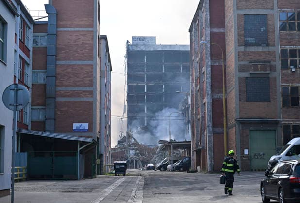 The situation following a fire at Building No. 34, an 11-story structure in the former Bata factory complex, on July 10, 2026, in Zlin, Czech Republic. A high-rise building in a former Bata shoe factory complex has been on fire on July 9, nobody was injured, but the property damage will be significant, as the building housed both warehouses and offices. (CTKxPhoto DaliborxGluck) CTKPhotoP2026071002394  CTKPhotoP2026071002394