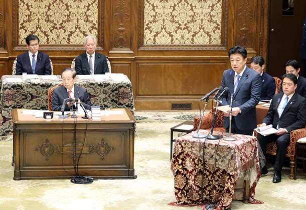 News Bilder des Tages July 10, 2026, Tokyo, Japan - Japan s Chief Cabinet Secretary Minoru Kihara (2nd R) explains the revision bill for the Imperial House Law at Lower House s Rules and Administration Committee at the National Diet in Tokyo on Friday, July 10, 2026, while Parliament Speaker Eisuke Mori (3rd L) and Vice Parliament Speaker Keiichi Ishii (L) listen to. Lower House passed the revision bill for the Imperial House Law to maintain the number of Imperial Family members. (photo by Yoshio Tsunoda AFLO)  aflo_337528753