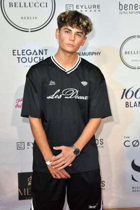 Benni BK bei der Sommerparty La Grande Bellezza im Restaurant Casa Bellucci. Berlin, 09.07.2026 *** Benni BK at the La Grande Bellezza summer party at Casa Bellucci restaurant in Berlin, July 9, 2026 Foto:xM.xBehrensx xFuturexImagex bellucci_6703