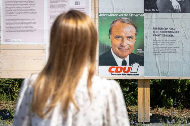 Astrid Wallmann besucht den Hessenpark 10.07.2026: Astrid Wallmann vor historischen Wahlplakaten im Hessenpark. Das Plakat trägt die Aufschrift Jetzt wählen wir die Sicherheit - CDU besser für Hessen! Die Landtagspräsidentin von Hessen besucht im Zuge ihrer Sommerreise die Ferienspiele im Freilichtmuseum in Neu-Anspach. Sie informiert sich über die museumspädagogische Arbeit und die Angebote zur Umweltbildung für Kinder. Das Sommerprogramm steht in dieser Ferienwoche unter dem Motto Der Natur auf der Spur. Neu-Anspach Hessenpark Hessen Deutschland *** Astrid Wallmann visits Hessenpark on July 10, 2026. Astrid Wallmann stands in front of historic campaign posters at Hessenpark. The poster reads: Now let’s vote for safety—the