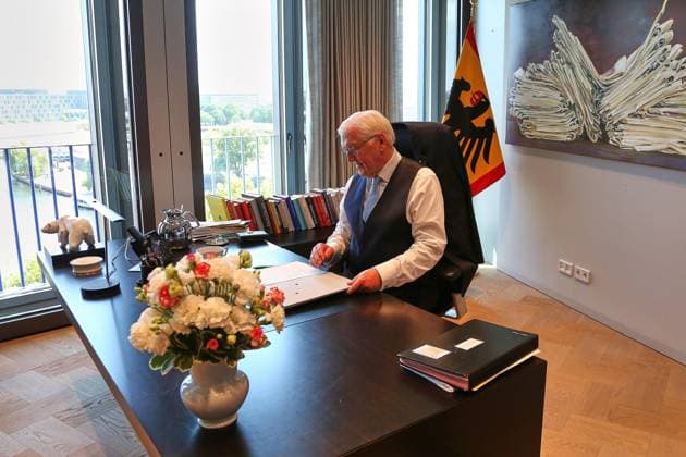 Berlin, Deutschland, 10.07.2026: Spreebogen: Bundespräsident Frank-Walter Steinmeier nimmt Amtsgeschäfte am Spreebogen auf: Erster Tag in seinem neuen Amtszimmer *** Berlin, Germany, July 10, 2026, Spreebogen: Federal President Frank Walter Steinmeier Begins Official Duties at the Spreebogen; First Day in His New Office Copyright: xdtsxNachrichtenagenturx dts_126965