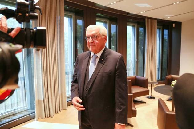 Berlin, Deutschland, 10.07.2026: Spreebogen: Bundespräsident Frank-Walter Steinmeier nimmt Amtsgeschäfte am Spreebogen auf: Erster Tag in seinem neuen Amtszimmer, Journalisten werden herumgeführt *** Berlin, Germany, July 10, 2026, Spreebogen: Federal President Frank Walter Steinmeier begins his official duties at the Spreebogen. On his first day in his new office, journalists are given a tour. Copyright: xdtsxNachrichtenagenturx dts_126974