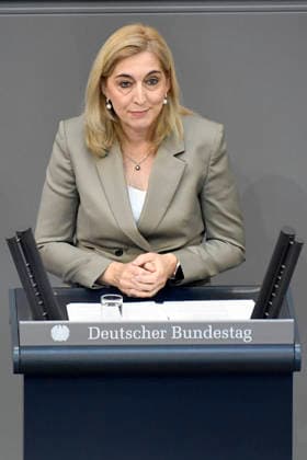 Nina Warken in der 90. Sitzung des 21. Deutschen Bundestages im Reichstagsgebäude. Berlin, 10.07.2026 *** Nina Warken at the 90th session of the 21st German Bundestag in the Reichstag building in Berlin, July 10, 2026 Foto:xF.xKernx xFuturexImagex bundestagssitzung90_6765