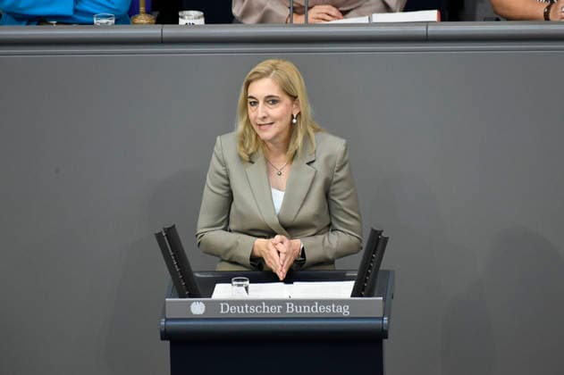 Nina Warken in der 90. Sitzung des 21. Deutschen Bundestages im Reichstagsgebäude. Berlin, 10.07.2026 *** Nina Warken at the 90th session of the 21st German Bundestag in the Reichstag building in Berlin, July 10, 2026 Foto:xF.xKernx xFuturexImagex bundestagssitzung90_6767