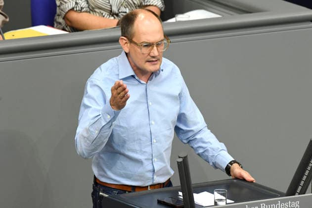 Janosch Dahmen in der 90. Sitzung des 21. Deutschen Bundestages im Reichstagsgebäude. Berlin, 10.07.2026 *** Janosch Dahmen at the 90th session of the 21st German Bundestag in the Reichstag building in Berlin, July 10, 2026 Foto:xF.xKernx xFuturexImagex bundestagssitzung90_6776