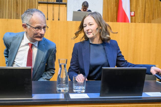 Â - Wien 10.07.2026 - 91. Sitzung des Nationalrats. PHOTO: Finanzminister Markus Marterbauer (SPÖ) und Kanzlerantministerin für Integration, Familie, Jugend und EU-Agenden Claudia Bauer (ÖVP) 91th sitting of the National Council. Nationalrat, Nationalratssitzung, Parlamentssitzung, Parlament, Plenum 91. Sitzung des Nationalrats *** Vienna, July 10, 2026, 91st Session of the National Council PHOTO: Finance Minister Markus Marterbauer (SPÖ) and Deputy Chancellor and Minister for Integration, Family, Youth, and EU Affairs Claudia Bauer (ÖVP) 91st Session of the National Council (Nationalrat), National Council session, parliamentary session, parliament, plenary session 91st session of the National Council 