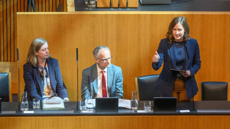 Â - Wien 10.07.2026 - 91. Sitzung des Nationalrats. PHOTO: Finanzstaatssekretärin Barbara Eibinger-Miedl (ÖVP), Finanzminister Markus Marterbauer (SPÖ) und Kanzlerantministerin für Integration, Familie, Jugend und EU-Agenden Claudia Bauer (ÖVP) 91th sitting of the National Council. Nationalrat, Nationalratssitzung, Parlamentssitzung, Parlament, Plenum, Claudia Plakolm 91. Sitzung des Nationalrats *** Vienna, July 10, 2026—91st Session of the National Council PHOTO: State Secretary for Finance Barbara Eibinger Miedl (ÖVP), Finance Minister Markus Marterbauer (SPÖ) and Deputy Chancellor and Minister for Integration, Family, Youth, and EU Affairs Claudia Bauer (ÖVP) 91st sitting of the National Council Nationalrat, National Council 