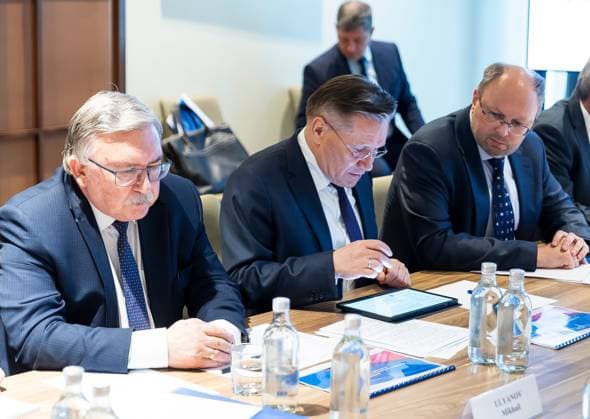 Russia IAEA 9203298 10.07.2026 Rosatom State Atomic Energy Corporation Director General Alexey Likhachev, centre, attends a meeting with International Atomic Energy Agency (IAEA) Director General Rafael Grossi in Kaliningrad, Russia. Sputnik Image is a handout provided by a third party. Editorial use only. No archiving, commercial use, or advertising campaign. Kaliningrad Russia  Copyright: xx