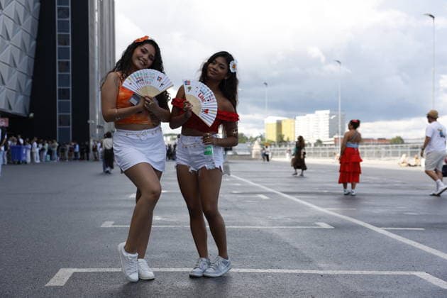 STOCKHOLM, SVERIGE 20260710 Maria Jose Herrera, 18 ar, och Avril Pesantez 17 väntar utanför Strawberry arena inför Bad Bunnys första konsert i Stockholm under fredagen. STOCKHOLM SVERIGE x12190x *** STOCKHOLM, SWEDEN 20260710 Maria Jose Herrera, 18, and Avril Pesantez, 17, wait outside the Strawberry Arena ahead of Bad Bunny’s first concert in Stockholm on Friday STOCKHOLM, SWEDEN x12190x  Copyright: xViktoriaxBank TTx BAD BUNNY KONSERT FANS 9fssbMjPpk0