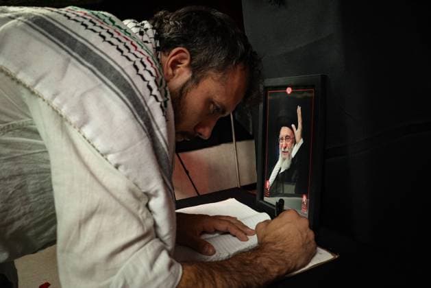 RECORD DATE NOT STATED Tributes to Ali Khamenei in Sao Paulo, Brazil. Sao Paulo (SP), 10 07 2026 Iran Ali Khamenei Thiago Avila Islam Brazil SP Four months after the death of Iran s supreme leader, Ali Khamenei, during an attack in Tehran attributed by participants to Israel and the United States, the Islamic community in Brazil held a tribute in his memory and to his granddaughter, who also died in the same attack. The images show faithful gathered at the Islamic center in Ipiranga, Sao Paulo, alongside Brazilian activist Thiago Avila, on Thursday night (09).(Foto: Arthur Lamonier Thenews2 imago images) Tributes to Ali Khamenei in Sao Paulo, Brazil.  Copyright: xArthurxLamonierx