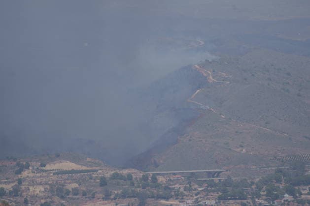 Fire in Los Gallardos, Almería: Image of the wildfire that broke out in the Los Gallardos area of Almería on July 10, 2026, in Los Gallardos, Almería, Andalusia, Spain. The wildfire that broke out this Thursday, July 9, in the Almería town of Los Gallardos has left eleven dead and eight injured, four of whom are in serious condition, according to the latest update, which notes that efforts are ongoing to determine whether there may be more victims, as 19 people are currently missing. In addition, some 200 personnel from the Military Emergency Unit (UME) have been deployed around the wildfire, which is showing an unfavorable trend. JULY 10, 2026 Francisco J Los Gallardos, Almería, Andalusia Los Gallardos, Almería, Andalusia Spain  Copyright: xFranciscoxJ.xOlmox 7657672
